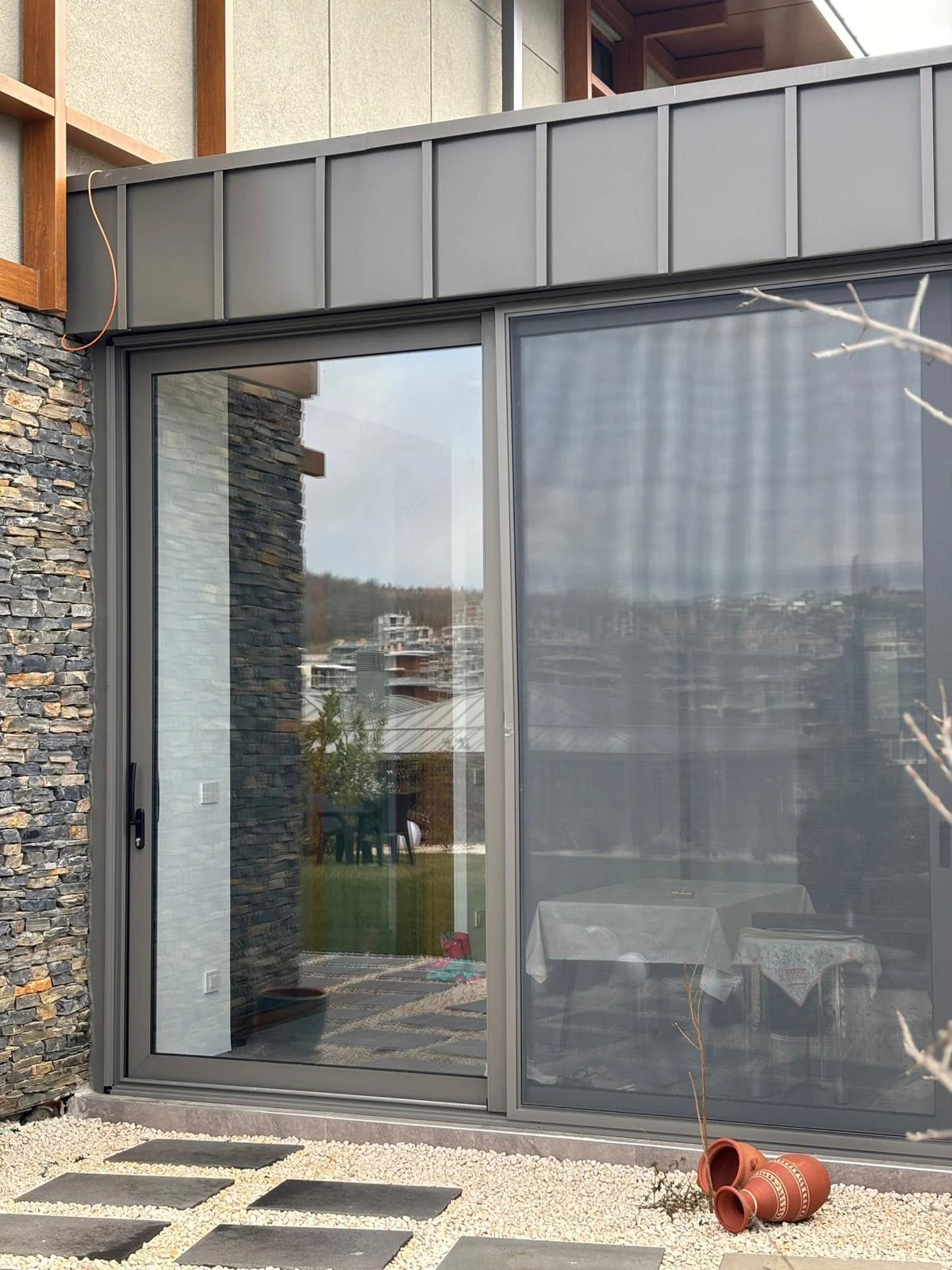 Bahçe cephesinde sürme cam uygulaması